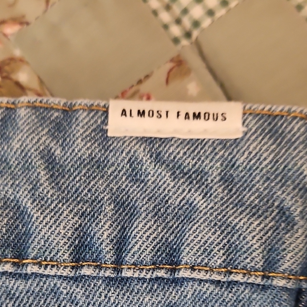 Almost Famous 90's Fit Bootcut Jeans- Distressed/Ripped -  Size 0 - Picture 10 of 10